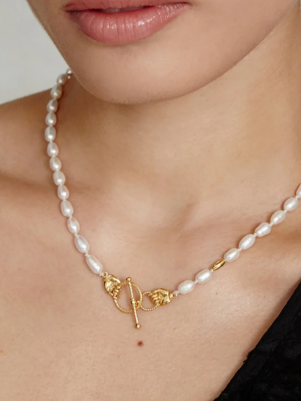 CHAN LUU Elegant Artisan 
Freshwater Pearl Necklace with Mano
Hand Toggle